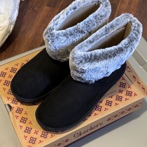 Skechers Women's Black and Gray Faux Fur Boots